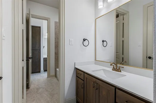 $709,900 | 117 Lila Lake Drive, Waxahachie, TX 75165