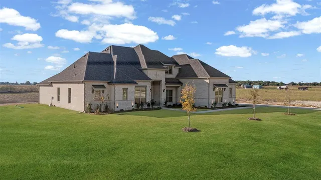 $709,900 | 117 Lila Lake Drive, Waxahachie, TX 75165