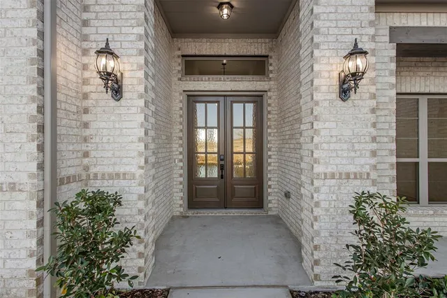 $709,900 | 117 Lila Lake Drive, Waxahachie, TX 75165