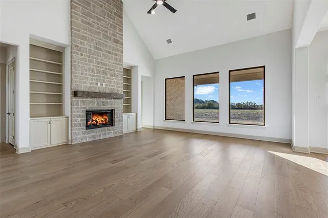 $709,900 | 117 Lila Lake Drive, Waxahachie, TX 75165