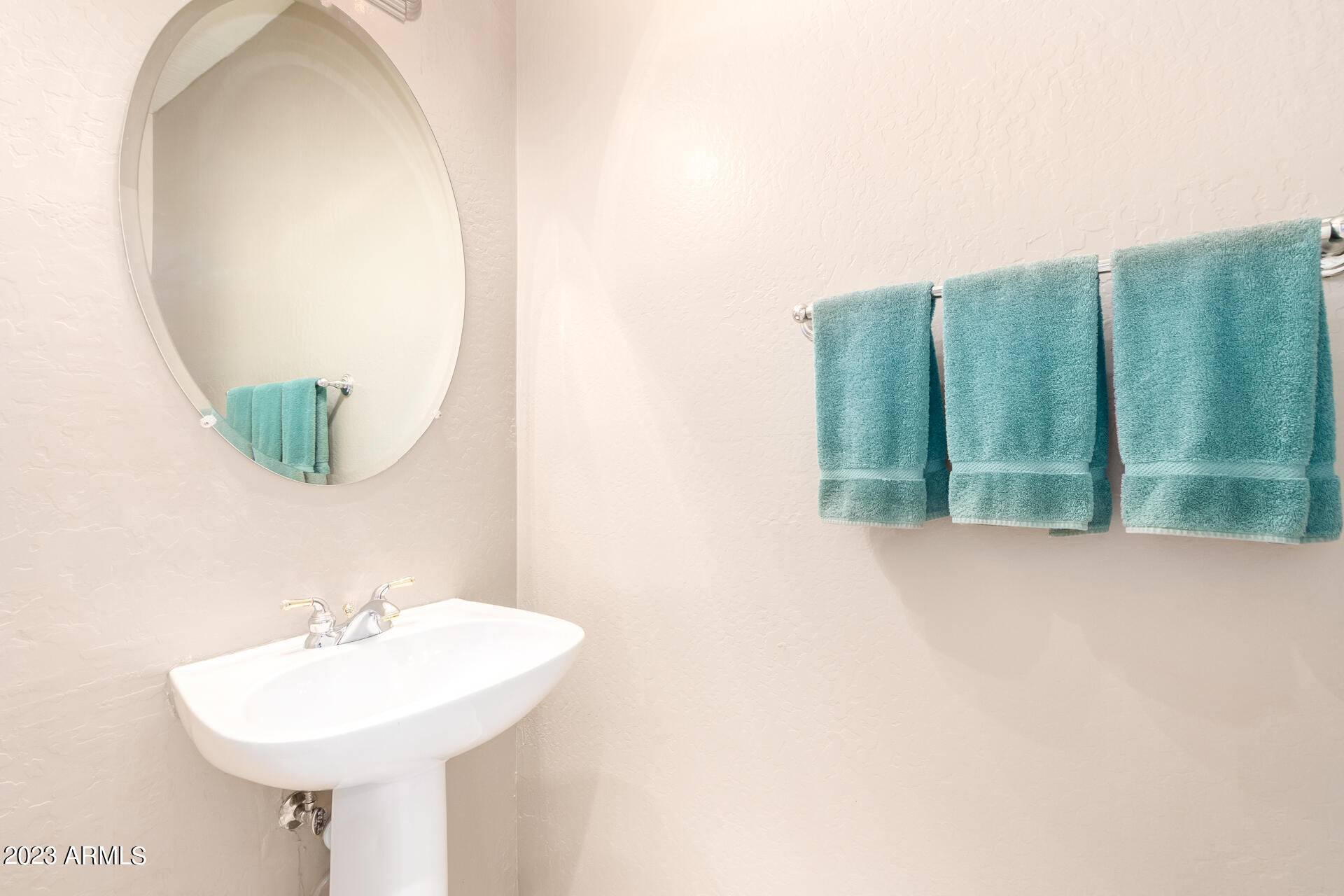 1024 East Frye Road, Unit 1014 Phoenix, AZ 85048 - Photo 25 of 29 a bathroom with a sink and a mirror