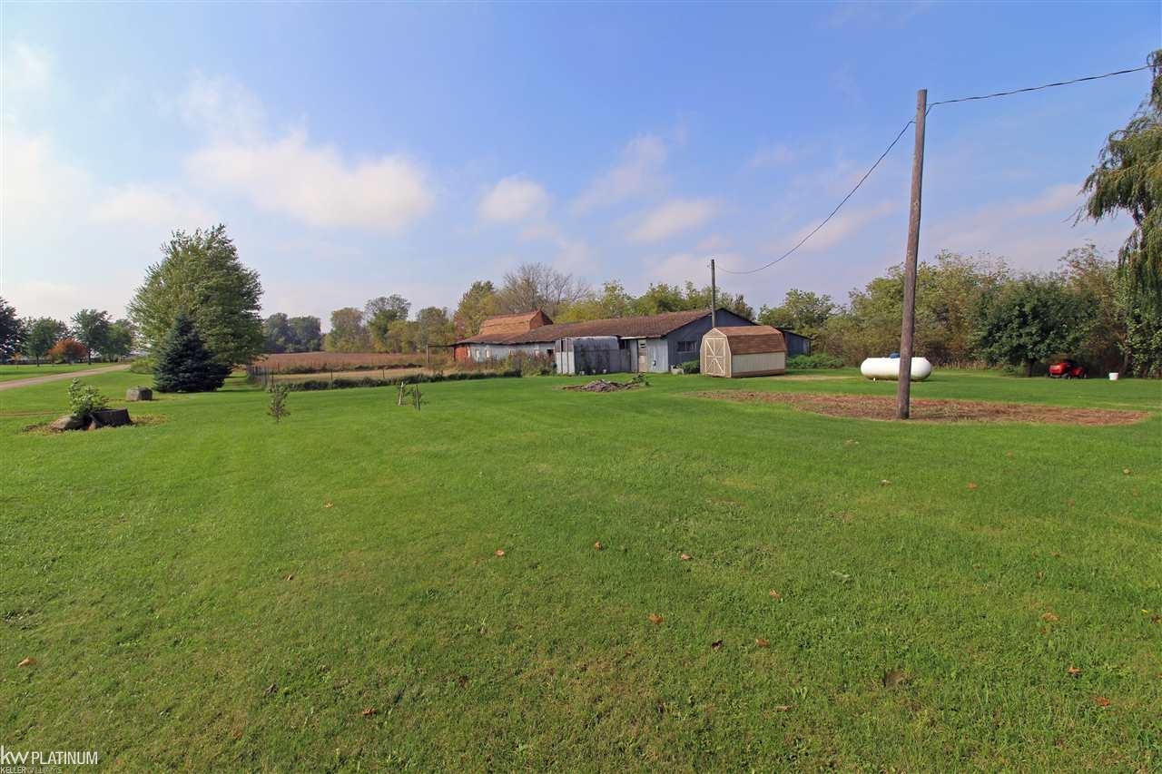 932 Carroll Road Peck, MI 48466 - Photo 8 of 10 31362295-7.JPG
