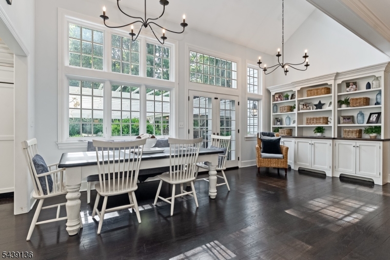 11 Red Oak Row Chester, NJ 07930 - Photo 4 of 50