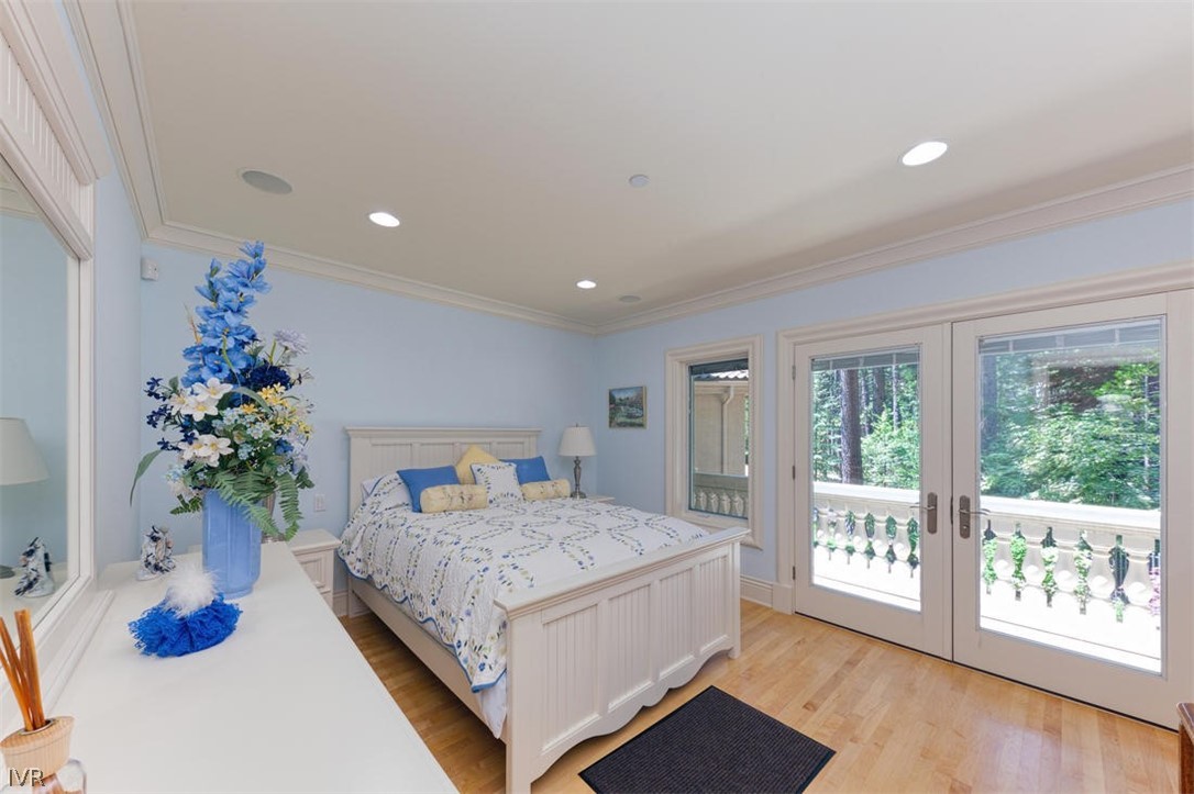 1580 Vivian Lane Incline Village, NV 89451 - Photo 24 of 35 a bedroom with a large bed and a potted plant