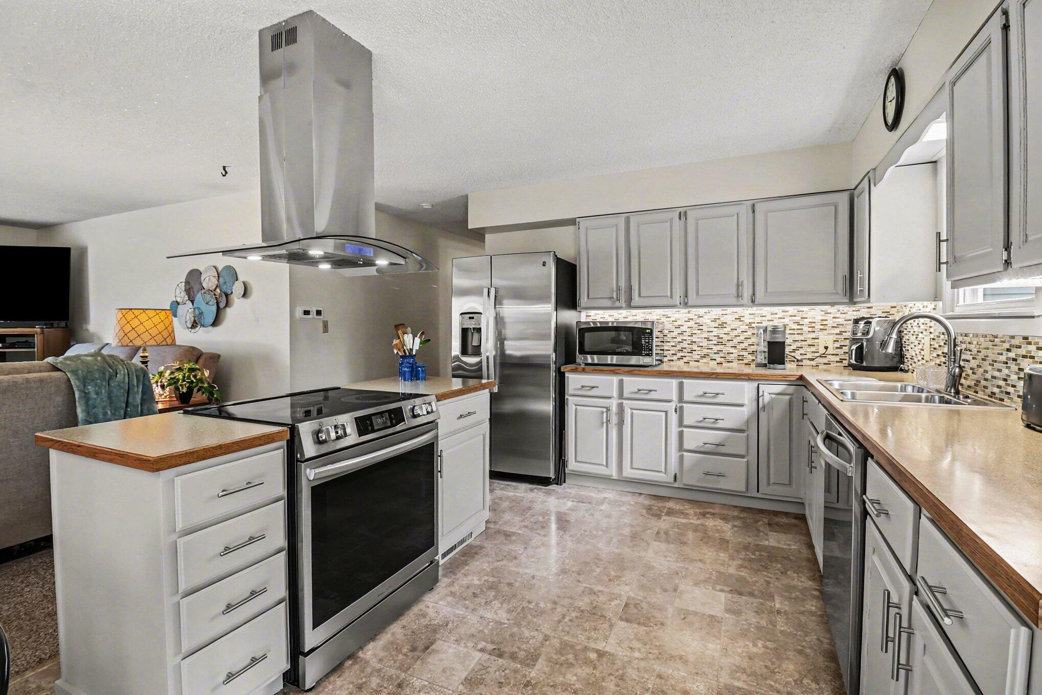 6335 Shagway Road Ludington, MI 49431 - Photo 17 of 36 014_file_8338