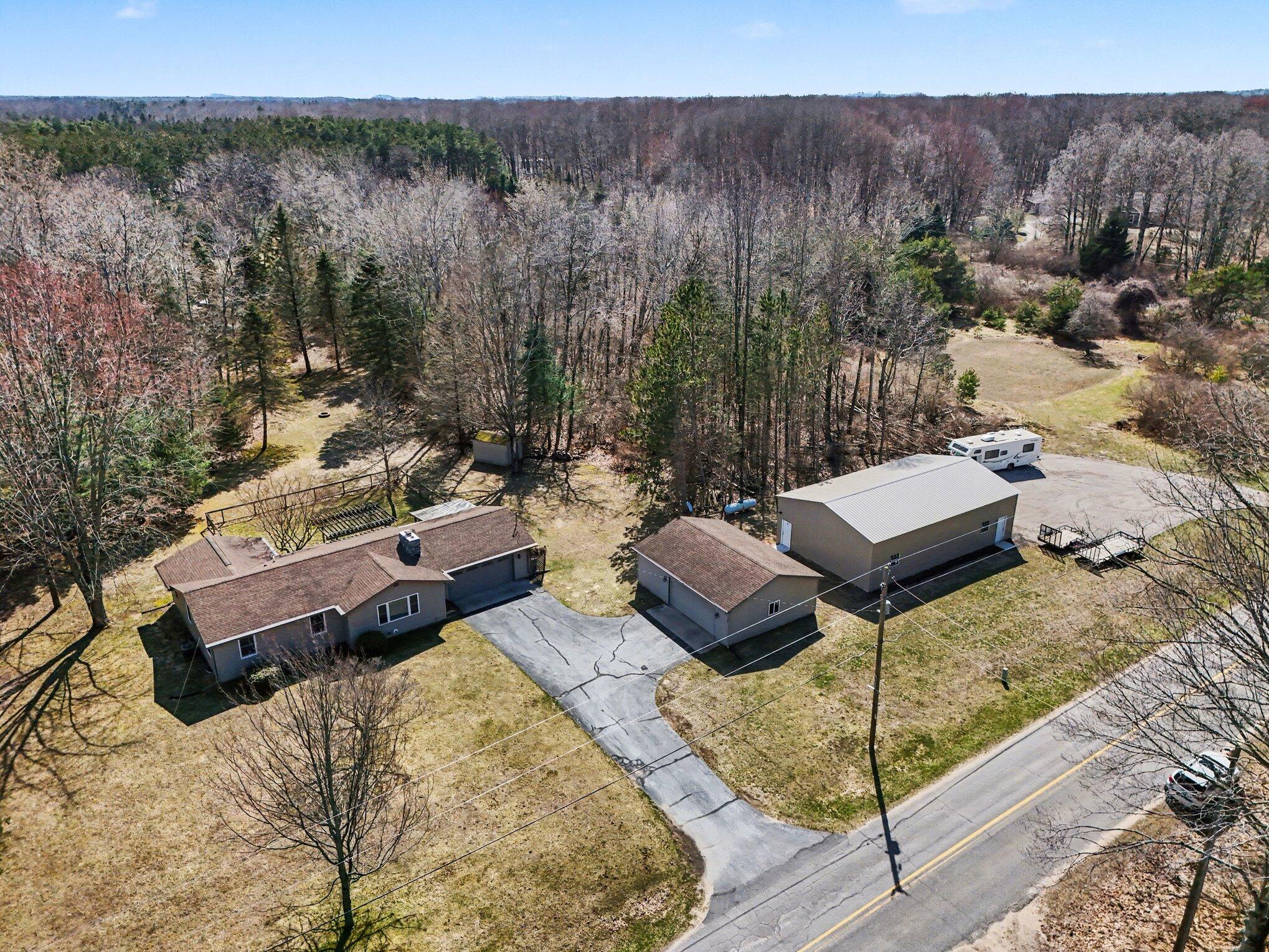 6335 Shagway Road Ludington, MI 49431 - Photo 4 of 36 030_file_8307