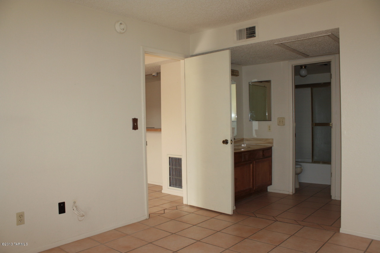2172 North Pantano Road, Unit 116 Tucson, AZ 85715 - Photo 9 of 16 Gallery Image 9