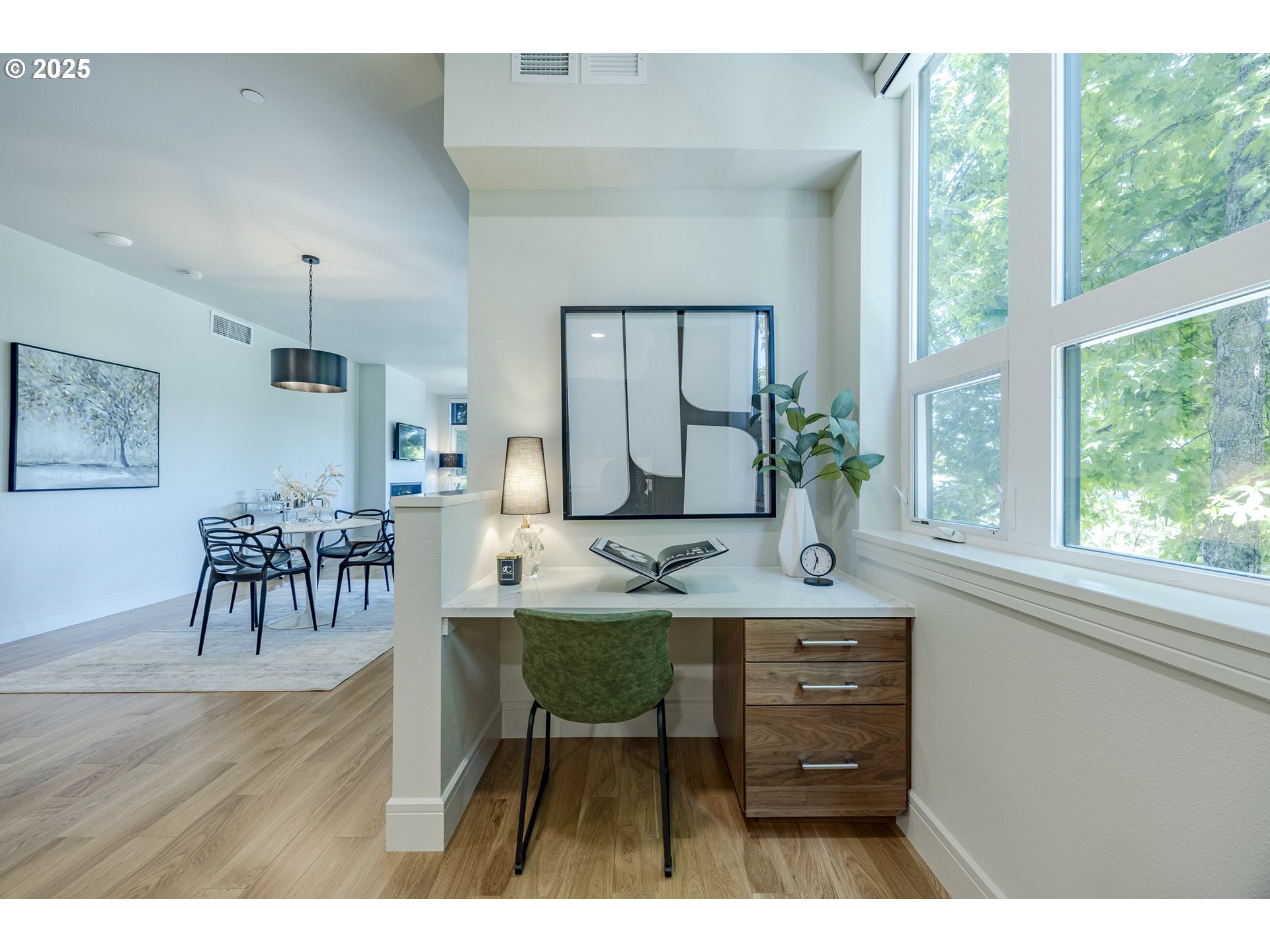 1600 Pearl Street, Unit 303 Eugene, OR 97401 - Photo 11 of 32 a view of dining room and window
