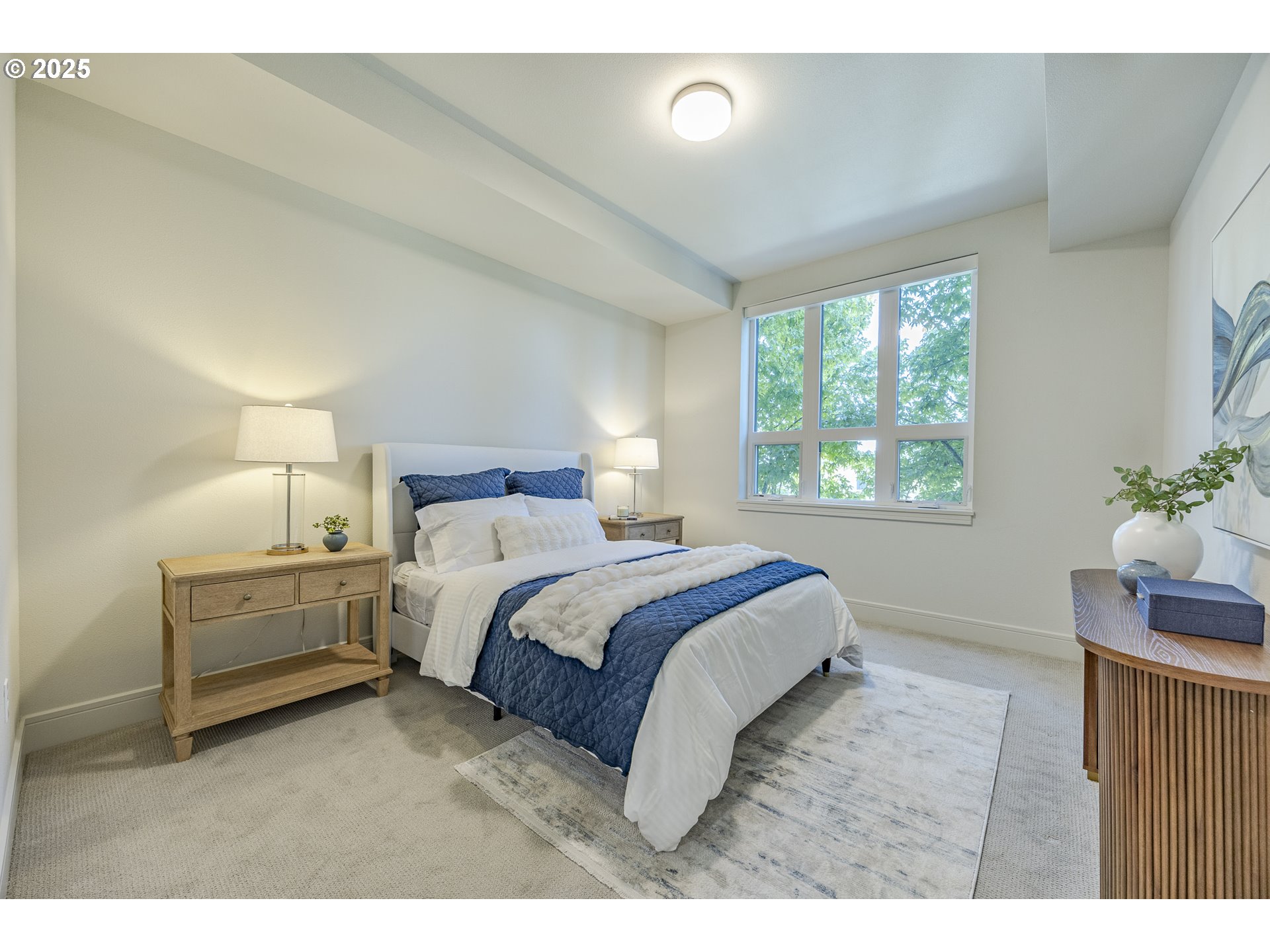 1600 Pearl Street, Unit 303 Eugene, OR 97401 - Photo 18 of 32 a bedroom with a bed and a window