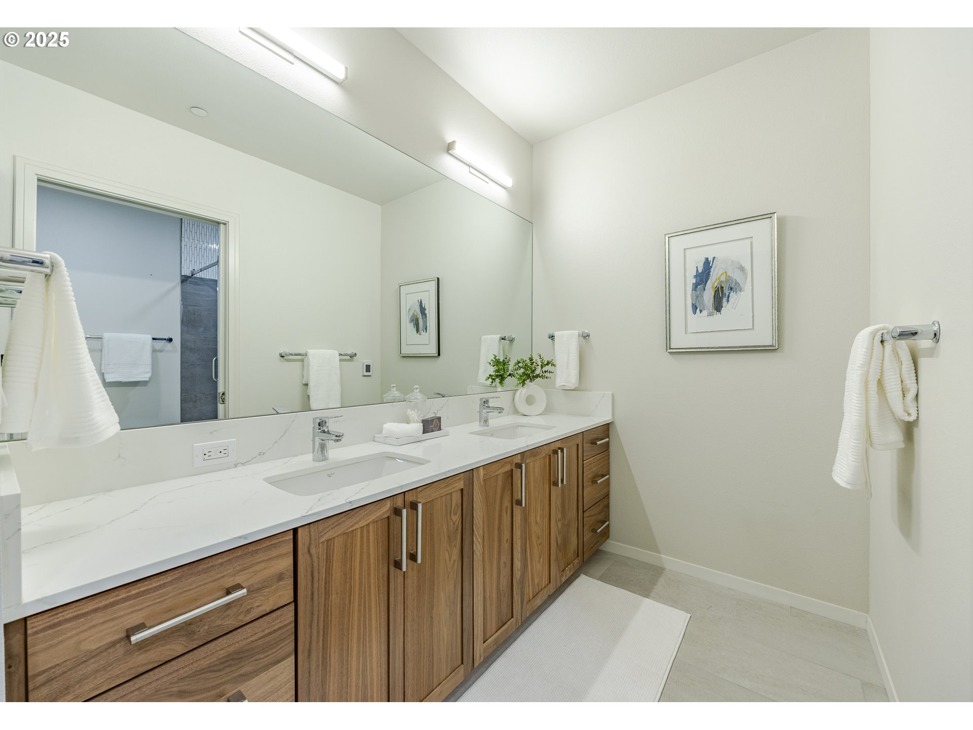 1600 Pearl Street, Unit 303 Eugene, OR 97401 - Photo 20 of 32 a bathroom with a double vanity sink and mirror