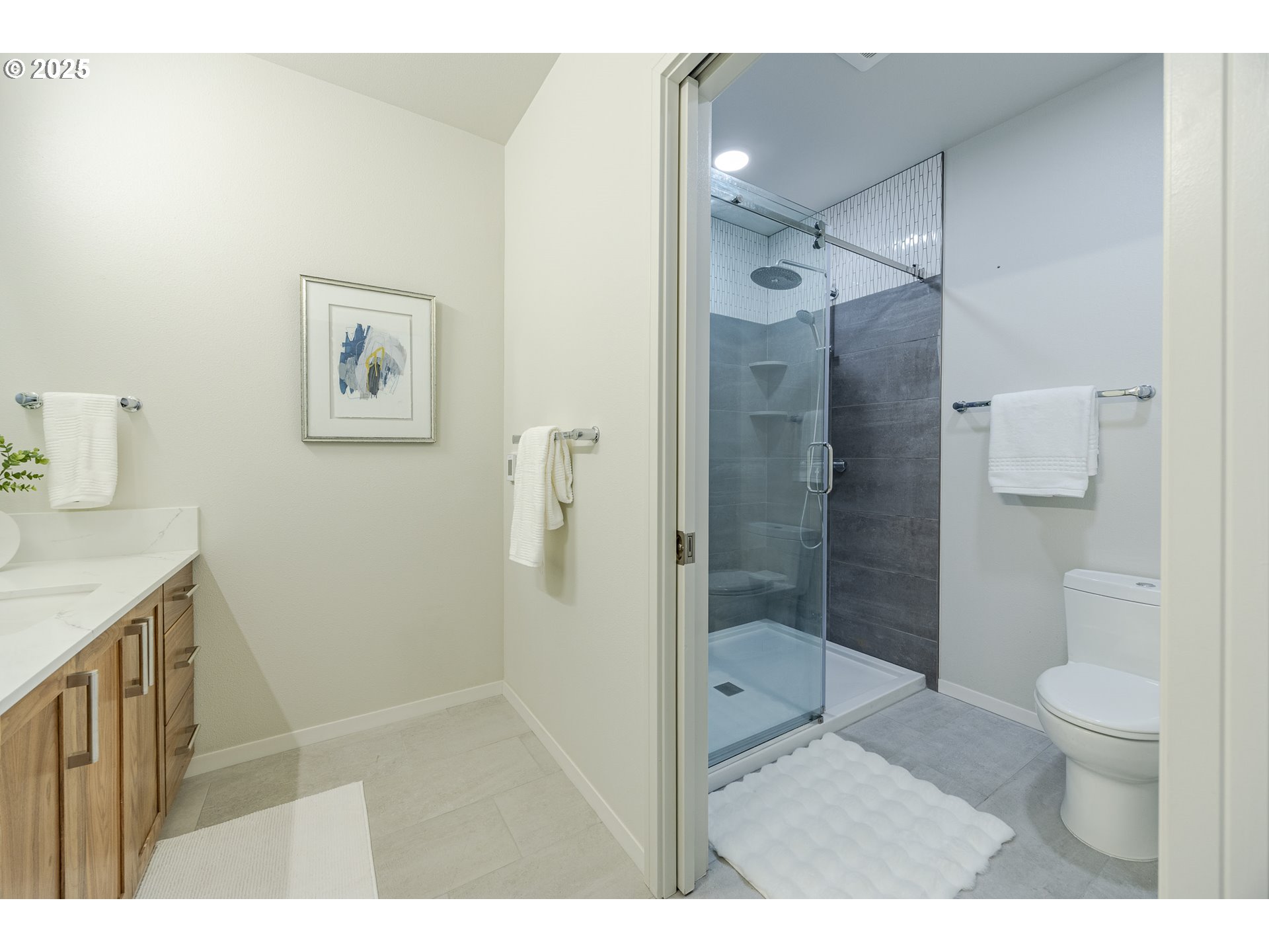 1600 Pearl Street, Unit 303 Eugene, OR 97401 - Photo 21 of 32 a bathroom with a shower toilet and sink