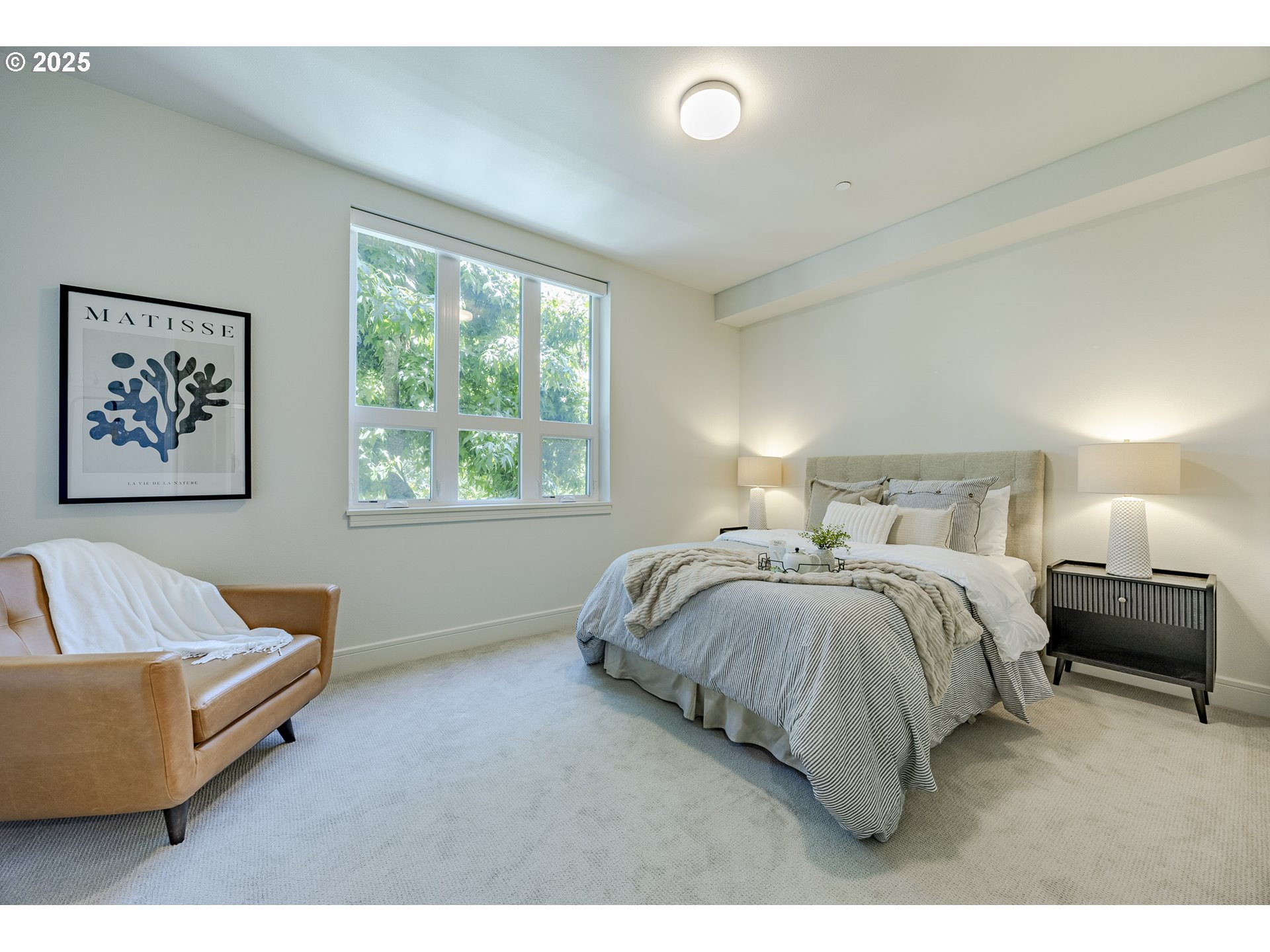 1600 Pearl Street, Unit 303 Eugene, OR 97401 - Photo 23 of 32 a bedroom with a bed and a couch