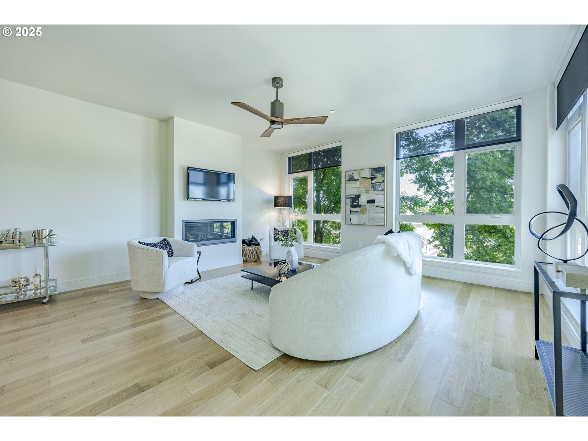1600 Pearl Street, Unit 303 Eugene, OR 97401 - Photo 5 of 32 a living room with furniture and a large window