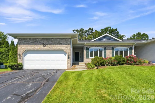 $449,900 | 14 Country Meadows Lane, Hendersonville, NC 28792
