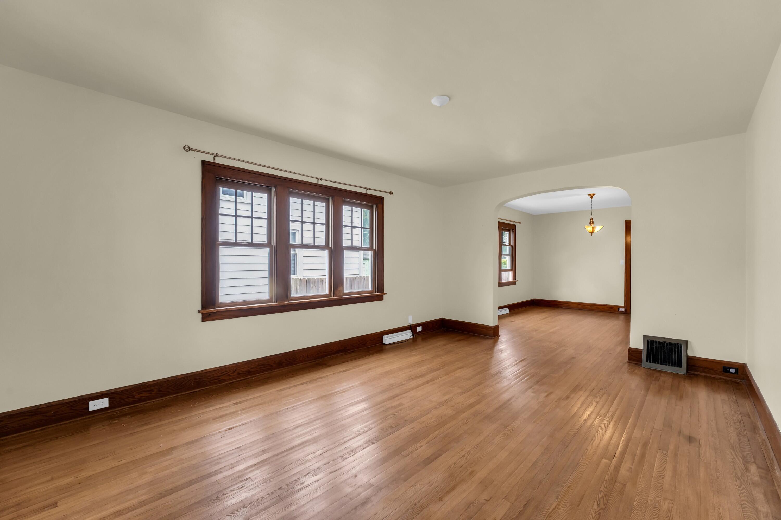 704 Belmont Avenue Racine, WI 53405 - Photo 6 of 42 Photo (6)