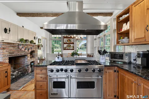 $1,350,000 | 20 Head Of Meadow Road, Newtown, CT 06470