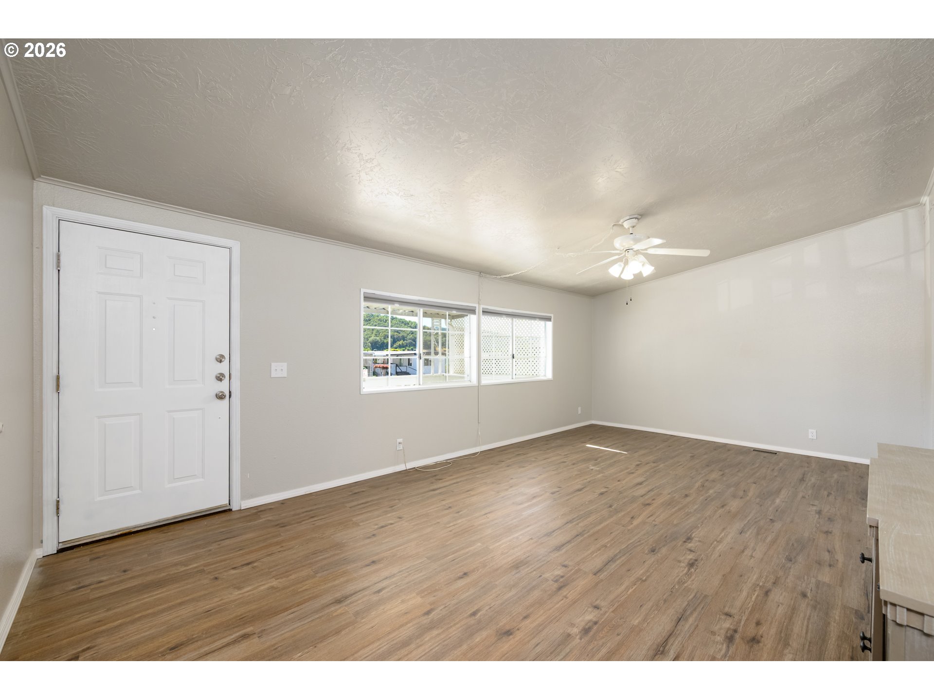 520 Shadow Ranch Lane Roseburg, OR 97470 - Photo 21 of 32 Living Room