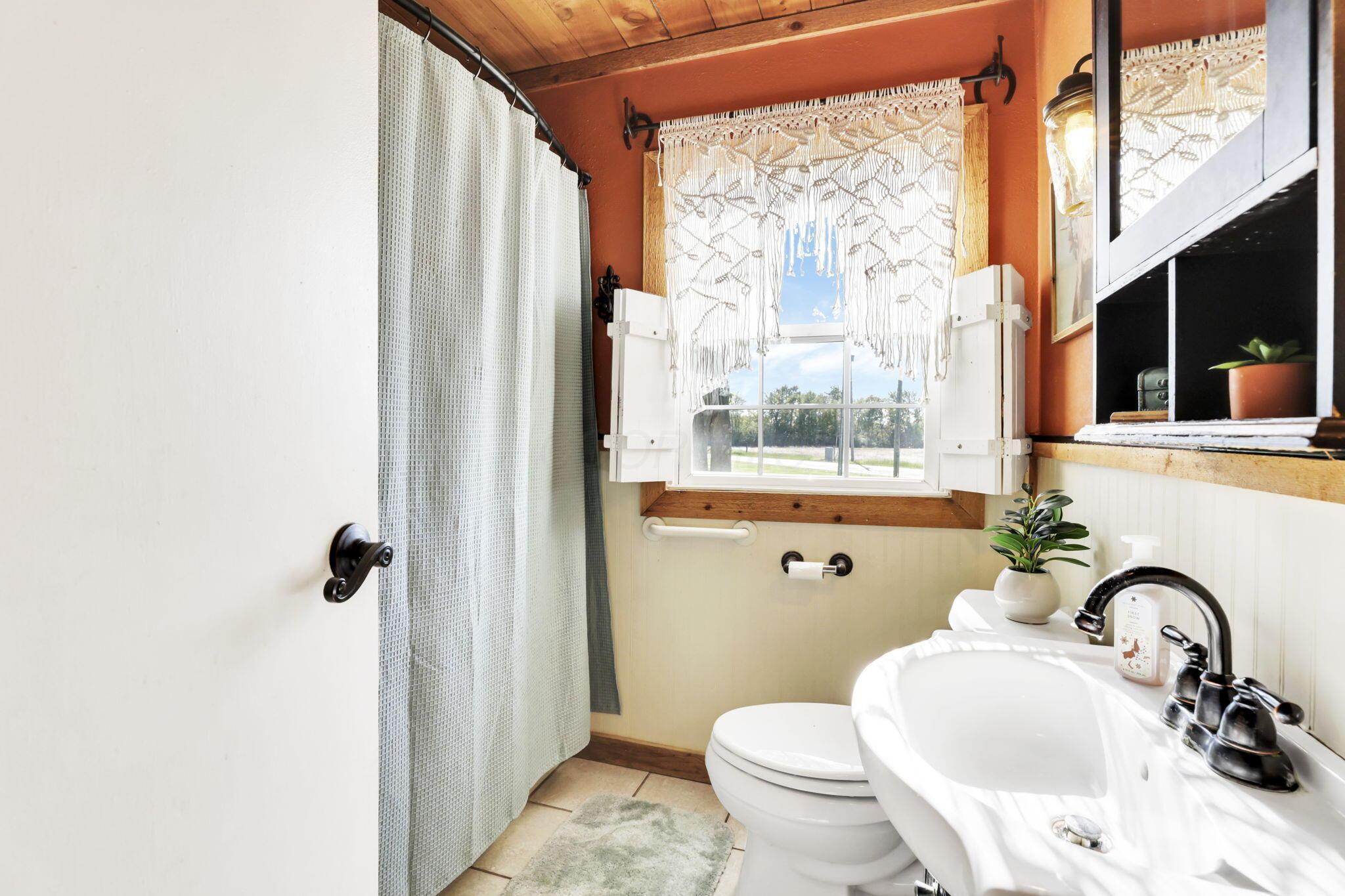 7677 Opossum Run Road London, OH 43140 - Photo 21 of 54 26-web-or-mls-011A9528