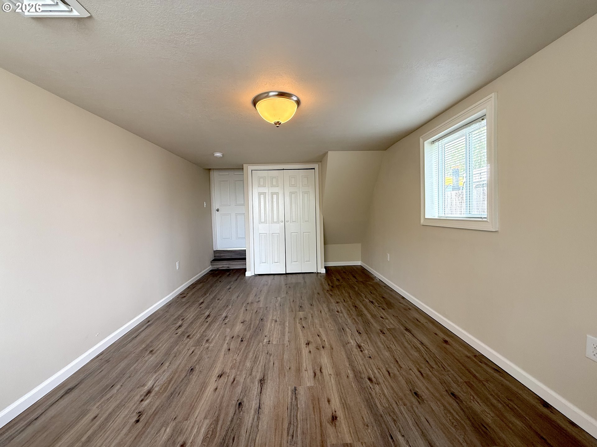 250 44th Street Springfield, OR 97478 - Photo 11 of 26 Primary Bedroom