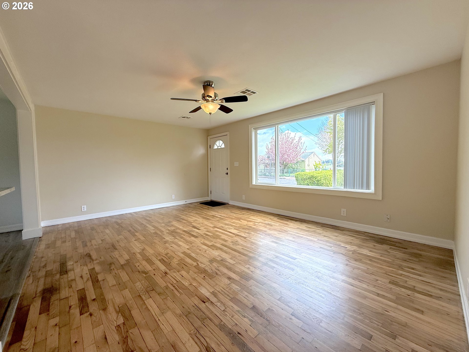 250 44th Street Springfield, OR 97478 - Photo 17 of 26 Living Room