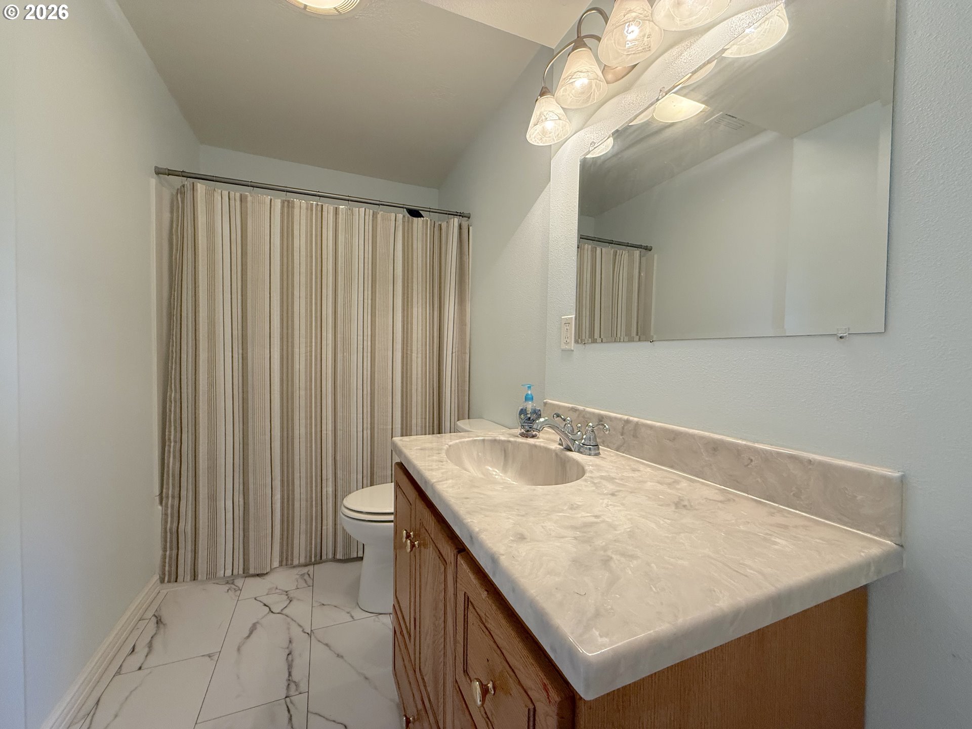 250 44th Street Springfield, OR 97478 - Photo 18 of 26 Bathroom