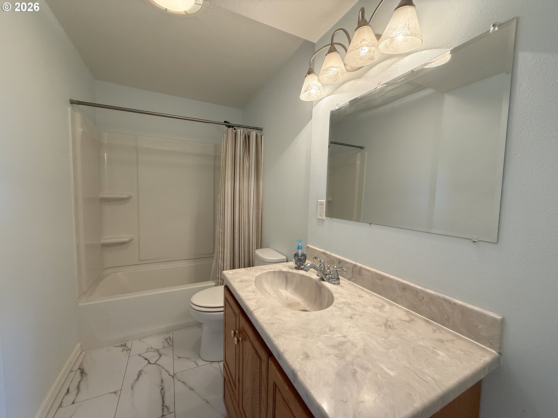 250 44th Street Springfield, OR 97478 - Photo 19 of 26 Bathroom