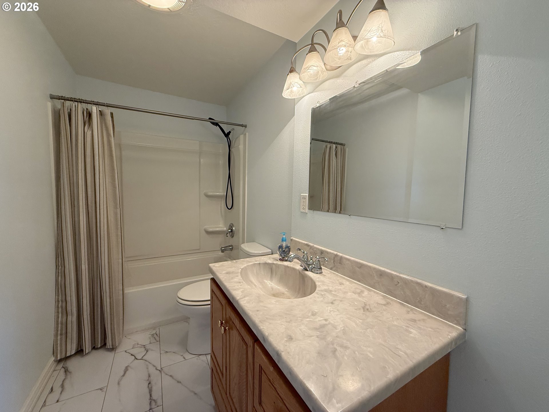 250 44th Street Springfield, OR 97478 - Photo 20 of 26 Bathroom