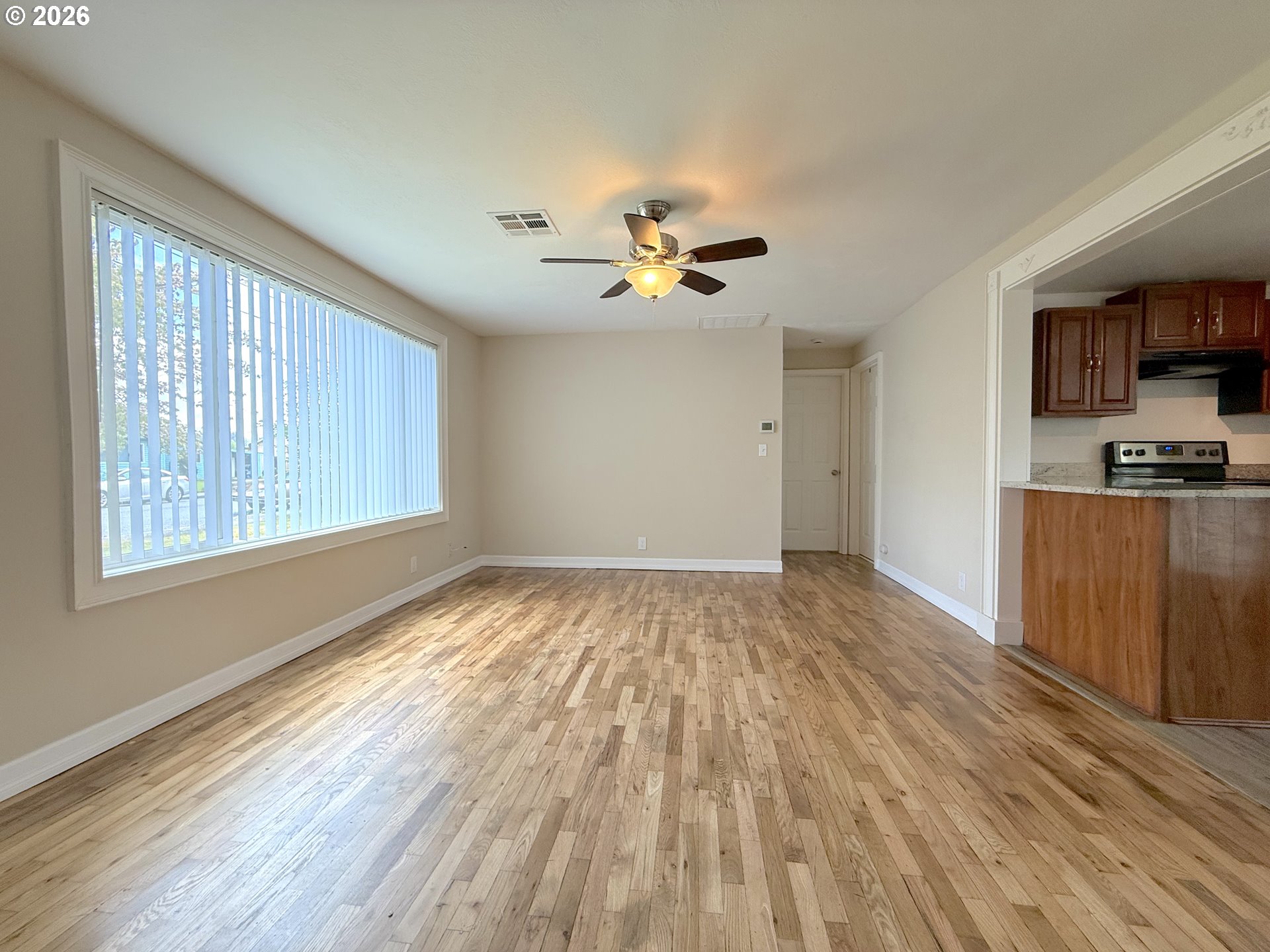 250 44th Street Springfield, OR 97478 - Photo 5 of 26 Living Room
