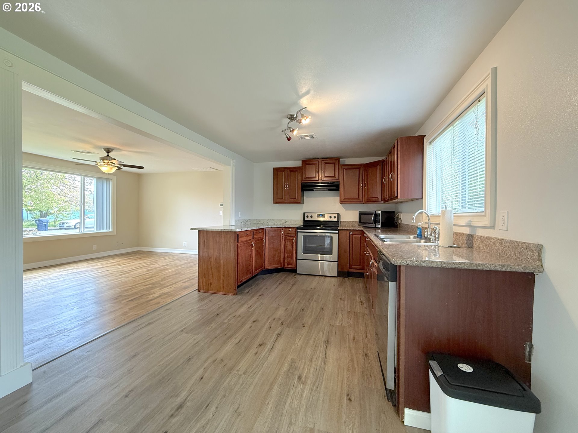 250 44th Street Springfield, OR 97478 - Photo 7 of 26 Kitchen