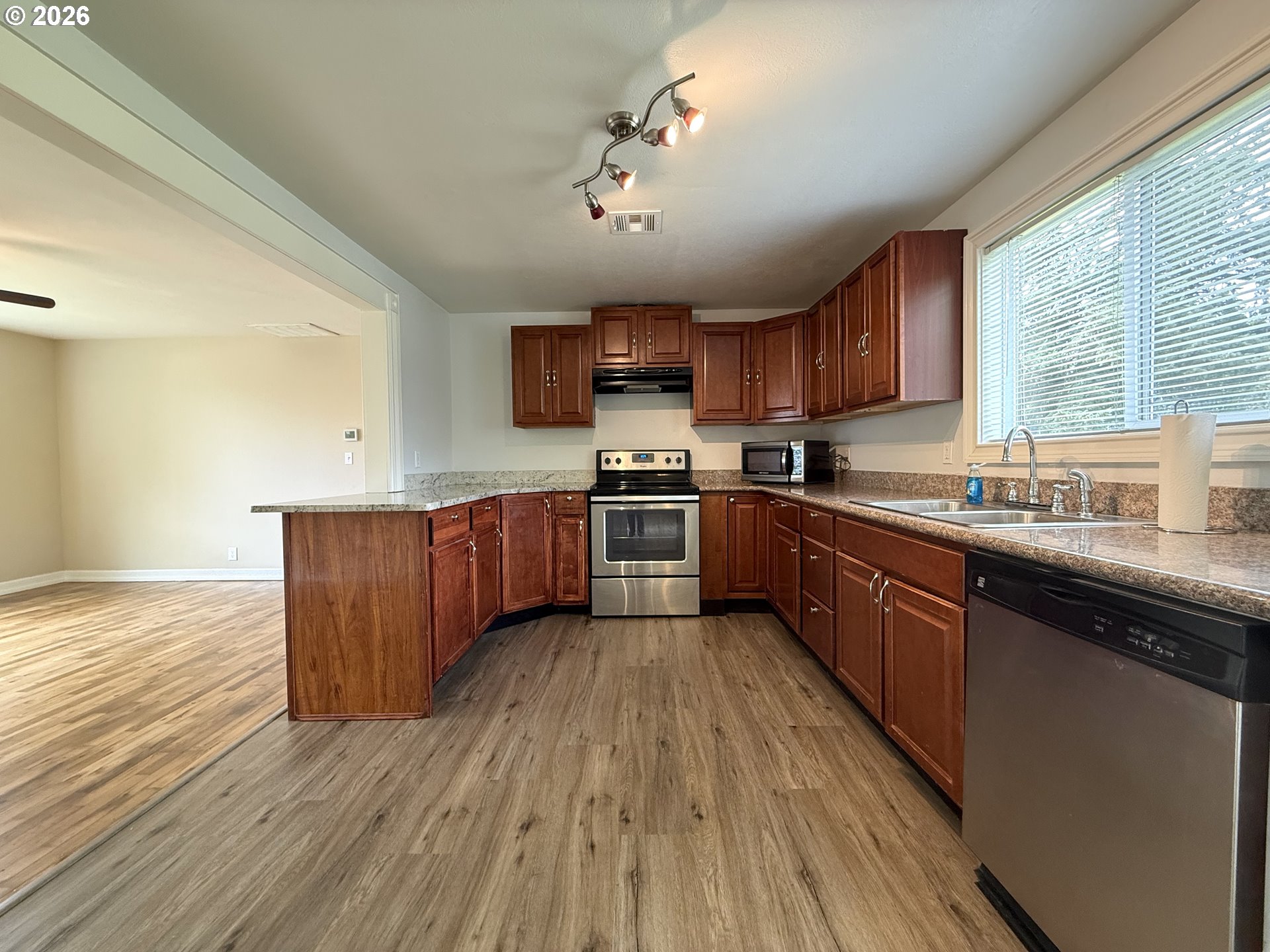 250 44th Street Springfield, OR 97478 - Photo 8 of 26 Kitchen