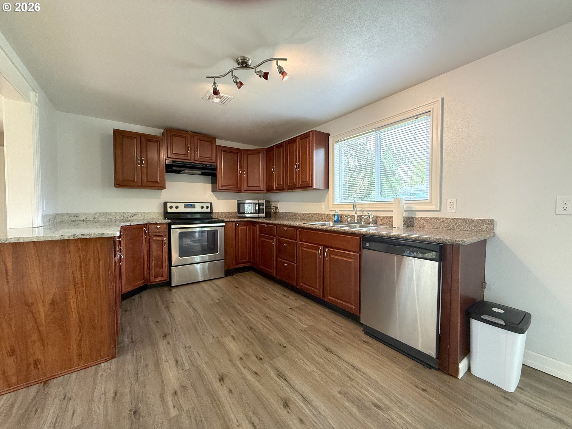250 44th Street Springfield, OR 97478 - Photo 9 of 26 Kitchen