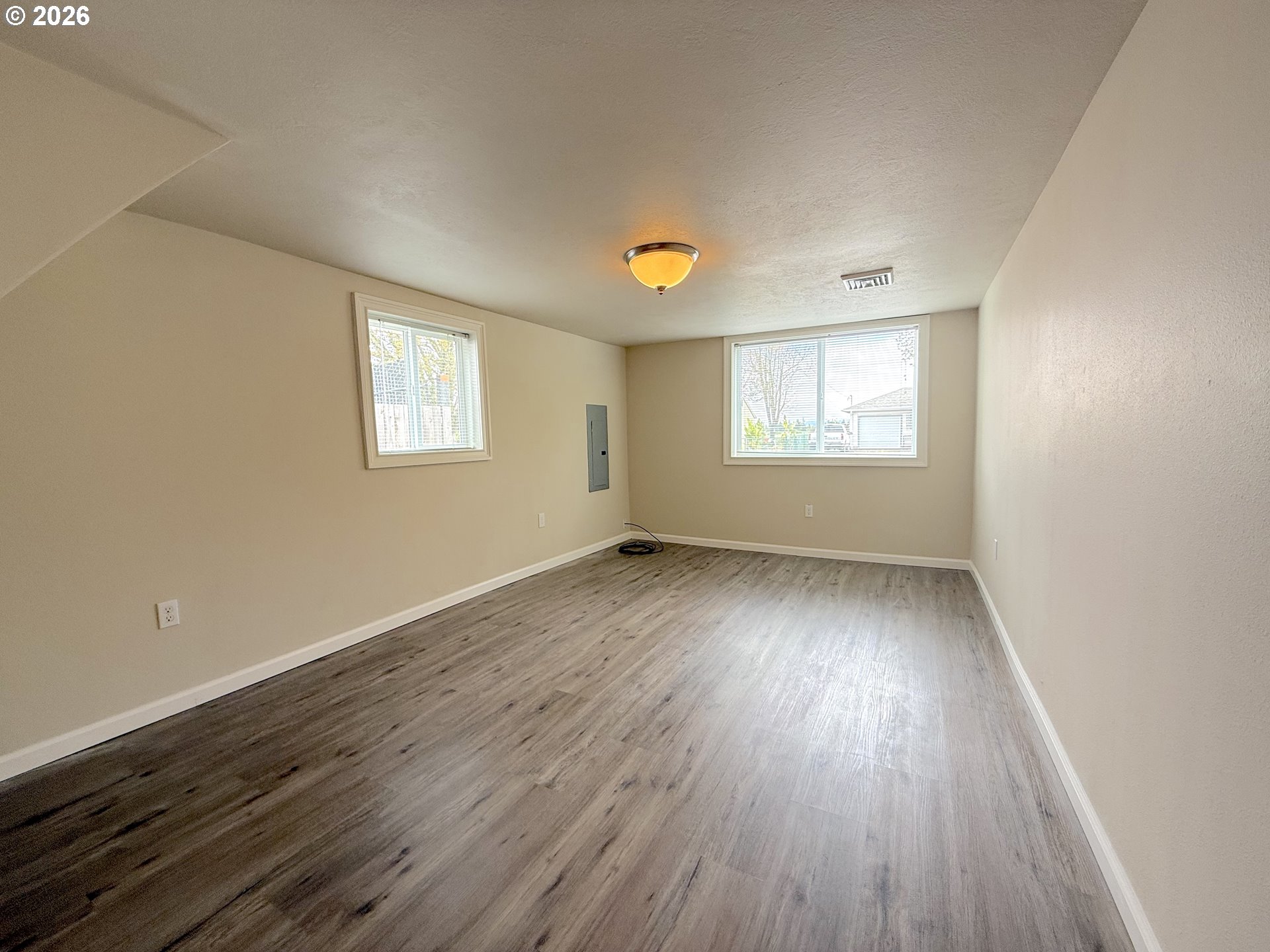 250 44th Street Springfield, OR 97478 - Photo 10 of 26 Primary Bedroom