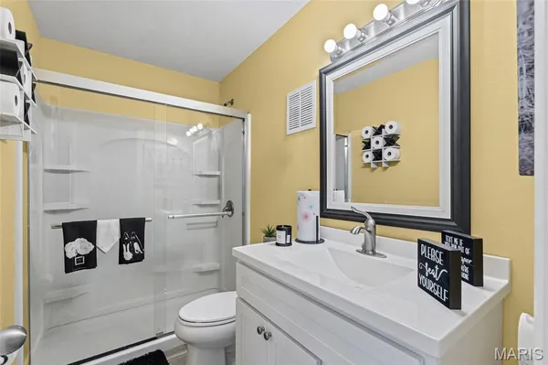 $95,500 | 7451 Hazelcrest Drive, Hazelwood, MO 63042