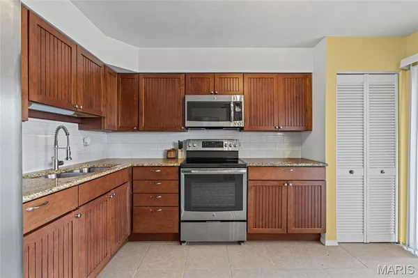 $95,500 | 7451 Hazelcrest Drive, Hazelwood, MO 63042