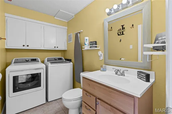 $95,500 | 7451 Hazelcrest Drive, Hazelwood, MO 63042