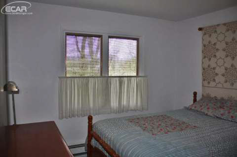 6718 West River Road Flushing, MI 48433 - Photo 5 of 17 20437324-4.JPG