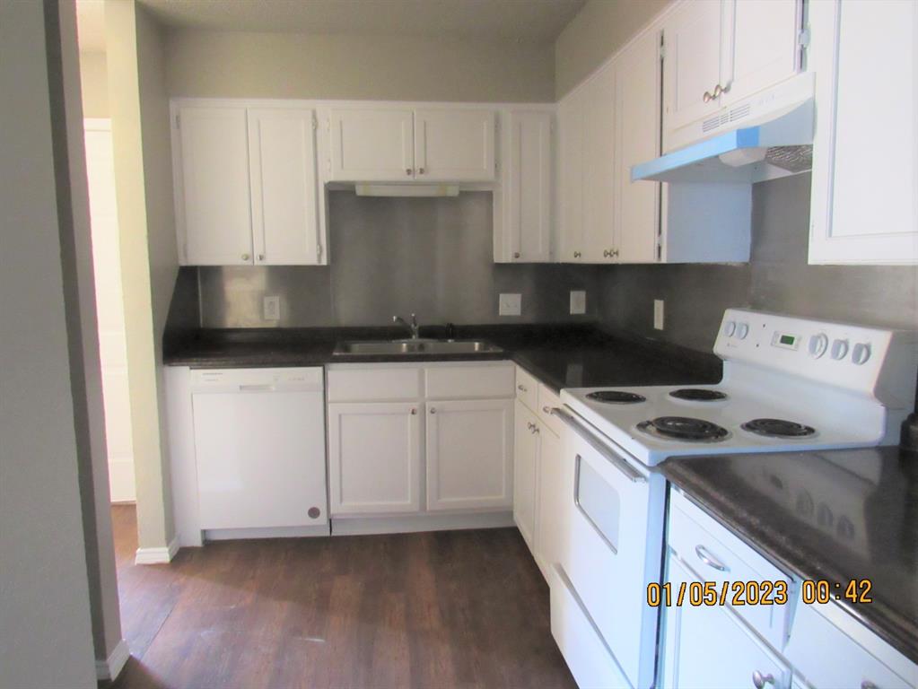 2806 Ridgecrest Drive, Unit 2804 Fort Worth, TX 76133 - Photo 3 of 6