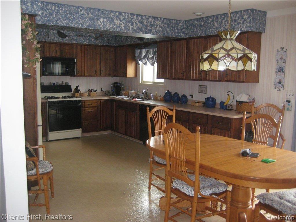 42650 Riggs Road Belleville, MI 48111 - Photo 10 of 13 Kitchen