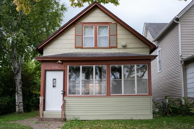 $269,990 | 904 Jessamine Avenue East, St. Paul, MN 55106