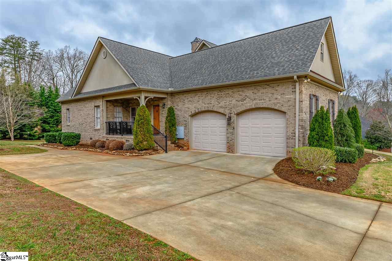 20 Bay Point Way Taylors, SC 29687 - Photo 3 of 36 Gallery Image 3