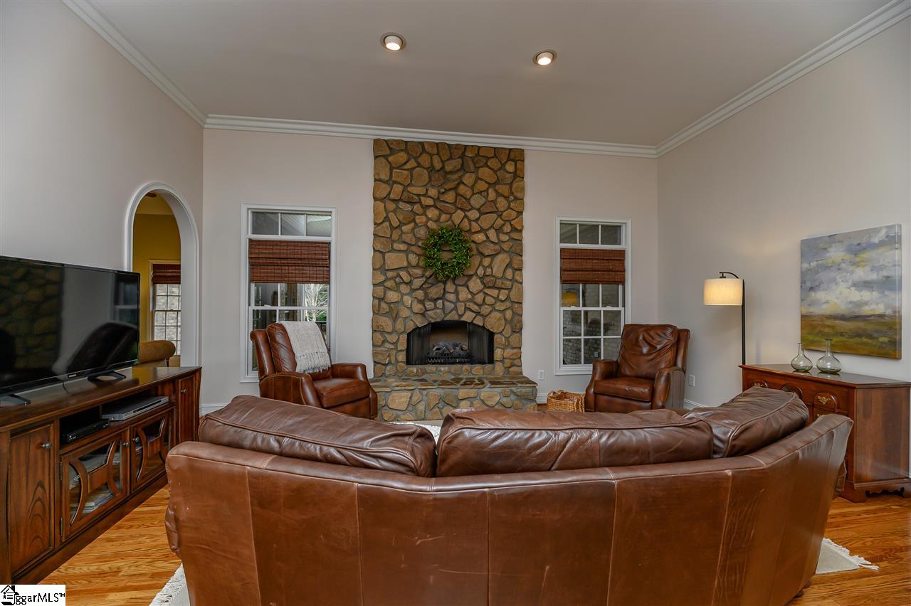 20 Bay Point Way Taylors, SC 29687 - Photo 10 of 36 Gallery Image 10