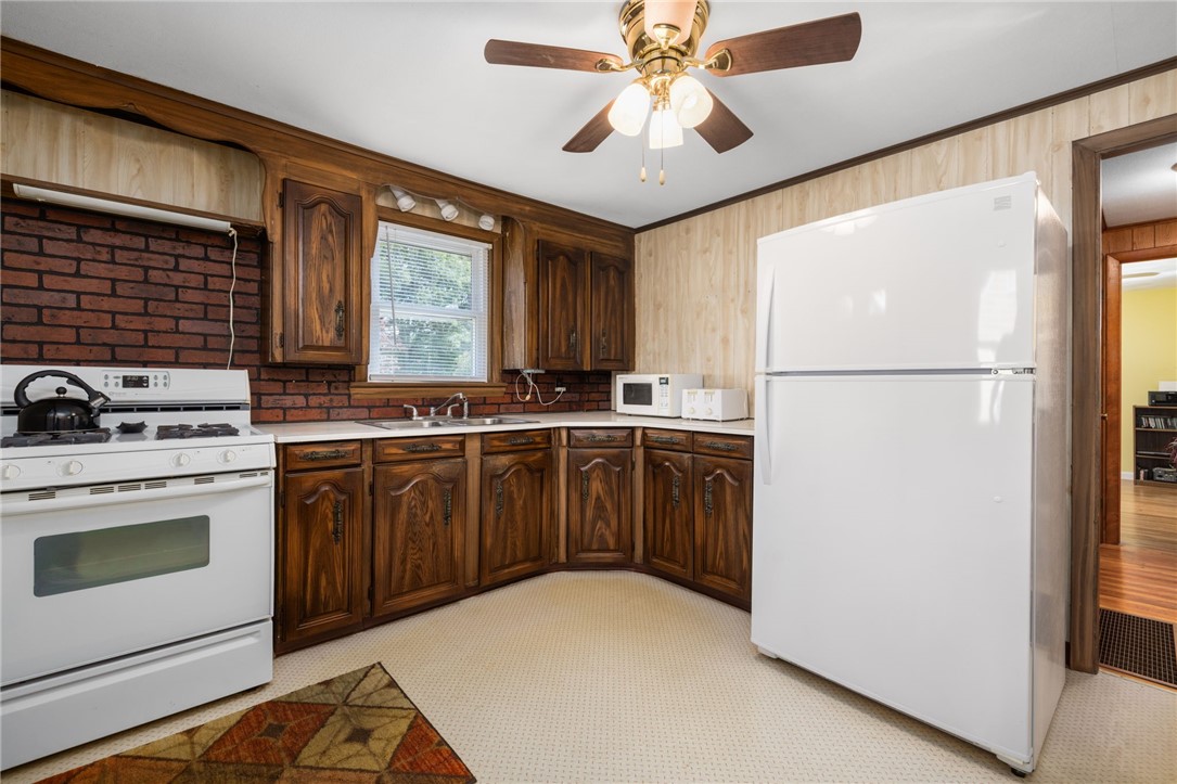 70 New Lexington Road North Kingstown, RI 02852 - Photo 14 of 30 Kitchen with gas cooking