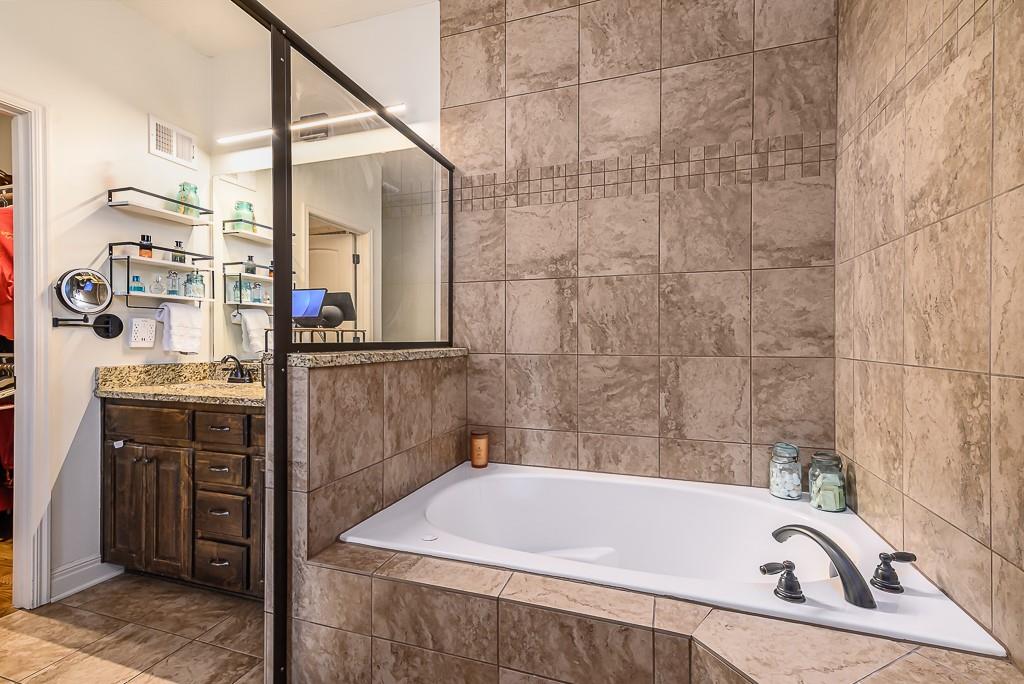 6988 141st Street Basehor, KS 66007 - Photo 17 of 41