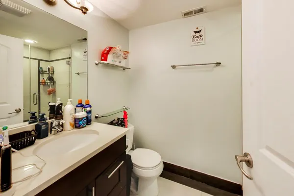 $2,400 | 3815 North Kedzie Avenue, Unit 1N, Chicago, IL 60618