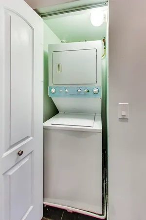 $2,400 | 3815 North Kedzie Avenue, Unit 1N, Chicago, IL 60618