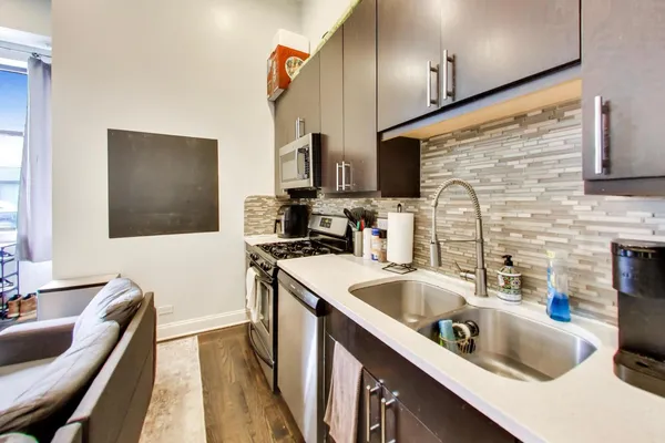 $2,400 | 3815 North Kedzie Avenue, Unit 1N, Chicago, IL 60618