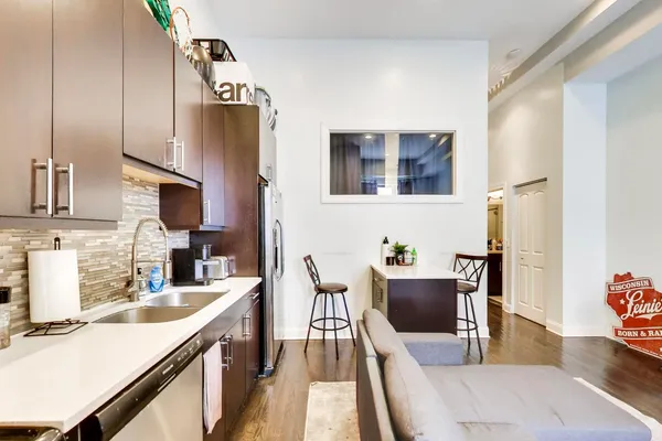 $2,400 | 3815 North Kedzie Avenue, Unit 1N, Chicago, IL 60618