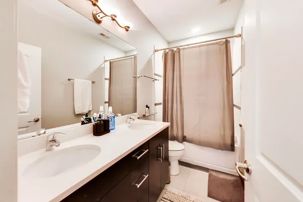 $2,400 | 3815 North Kedzie Avenue, Unit 1N, Chicago, IL 60618