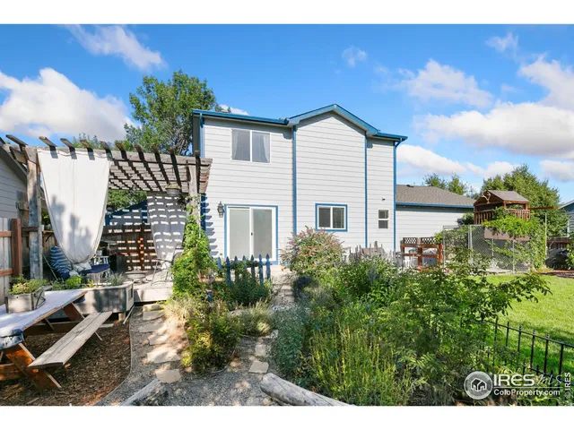 a view of house with yard