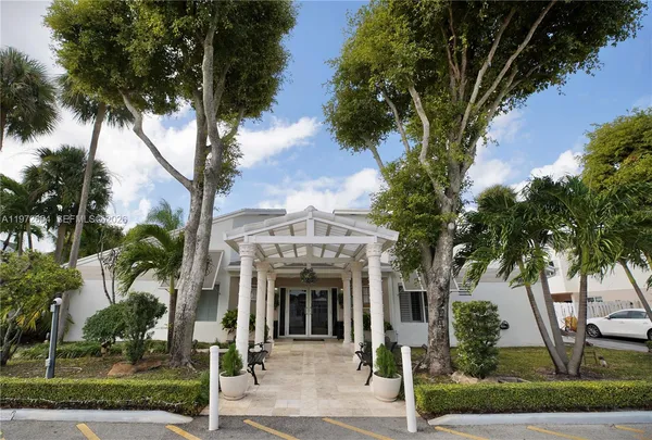 $1,750 | 17425 Northwest 67th Place, Unit B13, Hialeah, FL 33015